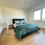 펜션 New House 4 Adultes - 2 Enfants - 180 M2